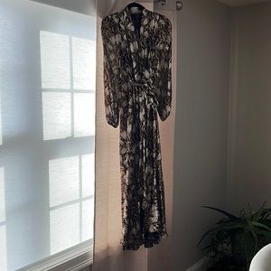 Beautiful Banana Republic maxi dress in gorgeous earth tones. Worn once